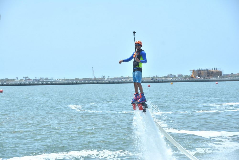 At the inauguration ceremony of the 2018 Dapeng Bay Yacht & Regatta Festival, a flyboard show impressed all  