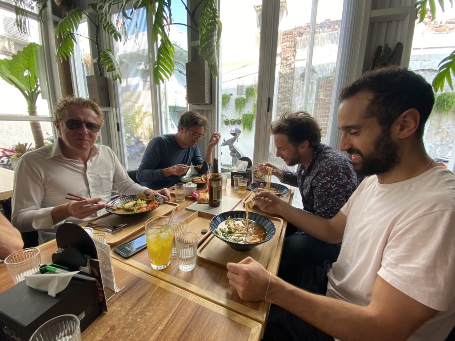 The French team tried some nice food at a local restaurant devoted to reducing uses of plastics. (Photo courtesy: Lynn Mo)